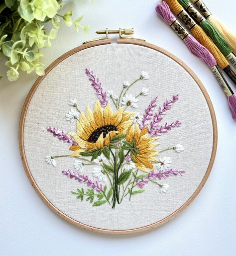 Embroidery Hoop Frame Ideas, Hoop Art Embroidery, Sunflower Embroidery, Creative Origami, Embroidery Wall Art, Knit Art, Diy Embroidery Patterns, Handmade Embroidery Designs, Embroidery Stitches Tutorial