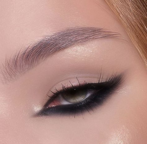 aesthetic makeup Black Eyeliner Makeup, Light Palette, Eyeliner Makeup, Black Eyeliner, Light Shades, Eyeliner, Shades, Nails, Makeup