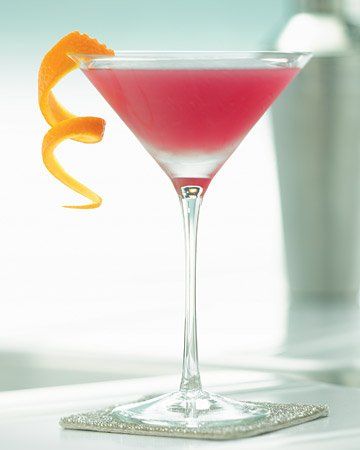 POMtini Cranberry Cosmopolitan, Pomegranate Martini, Cranberry Vodka, Lemon Drop Martini, Fresh Fruit Recipes, Martini Recipes, Long Drink, Zinfandel, Gin Tonic