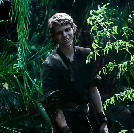 Peter Pan Wallpaper, Once Upon A Time Peter Pan, Peter Pan 3, Robbie Kay Peter Pan, Pan Ouat, Peter Pan Art, Peter Pan Ouat, Pan Photo, Robbie Kay