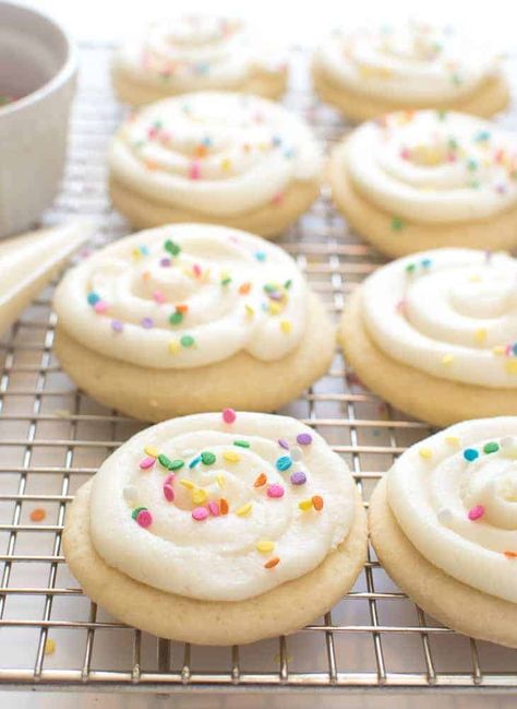 Puffy Cookies, Greek Yogurt Cookies, No Bake Sugar Cookies, Easy Christmas Cookie Recipes, Eggless Recipes, Buy Cookies, Cookie Spread, Soft Sugar Cookies, Christmas Cookies Easy