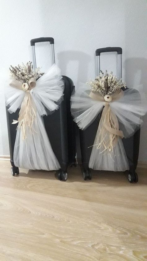 Suitcase Decor, Wedding Gift Hampers, Trousseau Packing, Elegant Gift Wrapping, Wedding Gift Pack, Bridal Boxes, Creative Wedding Gifts, Gift Baskets For Men, Bridal Gift Wrapping Ideas