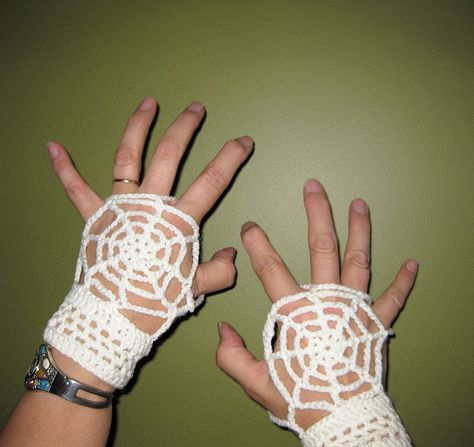 Home of the StitchingNut: And they glow in the dark ... Spider web wristlets free pattern Crochet Fishnet Gloves, Fantasy Knitting, Glow In The Dark Crochet Patterns, Spider Gloves Crochet, Crochet Spider Web Gloves, Crochet Handwarmers, Skeleton Fingerless Gloves Crochet, Halloween Keychains, Spooky Crochet