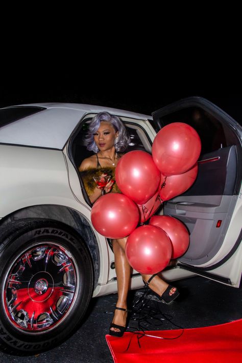 Car Birthday Shoot, Limo Photoshoot Ideas, Car Photoshoot Birthday, Car Birthday Photoshoot Ideas, Car Birthday Photoshoot, Limo Photoshoot, Photos In Car Ideas, Bus Photoshoot, Prom Shoot