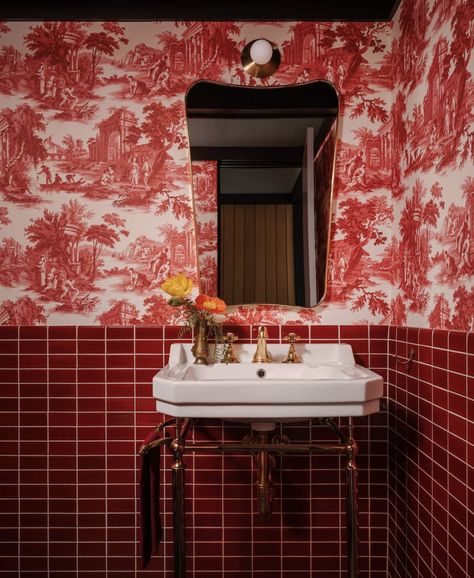 Red Tile Bathroom, Big Bathtub, Modernist Furniture, Heath Ceramics, Red Tiles, With Wallpaper, Bathroom Red, Bathroom Tile Designs, Fancy Houses