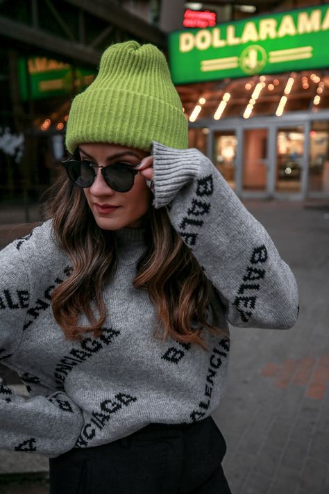 Green Hat Outfit, Nathalie Martin, Sunglasses Street Style, Stedman Coat, Sweater Aritzia, Green Beanie, Crepe Trousers, Beanie Outfit, White Sunglasses