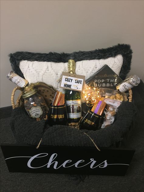 Stay cozy gift basket. NYE gift basket. New year's eve. New Years Eve Gifts For Boyfriend, New Year’s Eve Basket, New Year Basket Gift Ideas, New Years Eve Basket Ideas, Black And White Gift Basket Ideas, New Years Basket Ideas, Black Themed Gift Basket, New Year’s Eve Gift Basket, New Years Eve Gift Basket Ideas