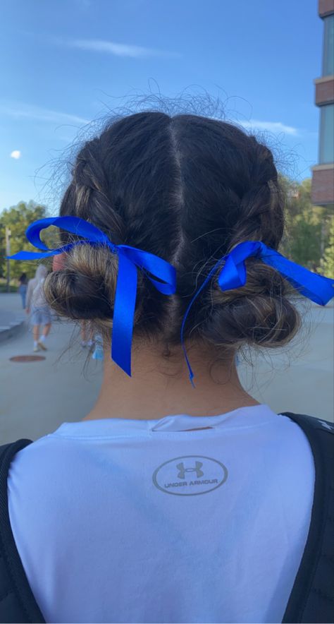 #sports #hair #ribbon Sports Hairstyles With Headband, Unique Cheer Hairstyles, Cheer Hairstyles With Ribbon, Powder Puff Football Hairstyles, Sporty Hairstyles With Ribbon, Softball Hair With Ribbon, Cross Country Hair Ribbons, Game Day Hairstyles With Ribbon, T Ball Hairstyles Kids