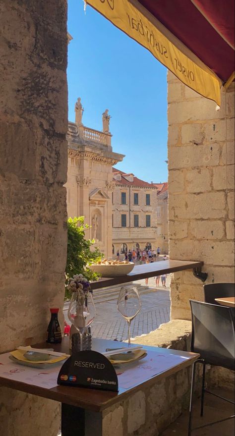 located in the old town of Dubrovnik, this tiny restaurant propose this nice view. great place to visit 🇭🇷

picture taken around 6 pm Dubrovnik Croatia Instagram, Old Town Dubrovnik, Croatia Astetic, Dubrovnik Aesthetic, Dubrovnik Croatia Aesthetic, Croatia Old Town, Croatian Summer, Croatia Aesthetic, Korcula Croatia