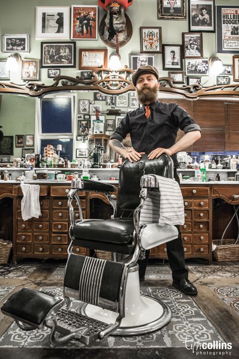 Customized Mirror, Barber Shop Pictures, Barber Ideas, Barber Shop Interior, Barbershop Design, Barber Shop Decor, Vintage Barber, Spa Design, Moustaches