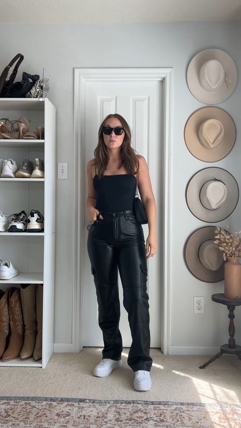 Leather Pants Outfit Casual, Black Leather Pants Outfit, Leather Cargo Pants, Winter Pants Outfit, Summer Pants Outfits, Leather Pants Outfit, Cargo Pants Outfit, Pants Outfit Casual, Casual Outfit Inspiration