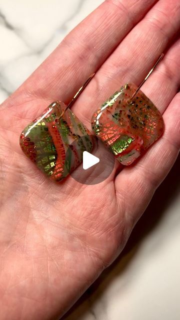 Scarlet and Opal on Instagram: "Some red and green this time ❤️🎄✨" Homemade Clay, Polymer Clay Jewelry Tutorials, Polymer Clay Creations, Polymer Clay Projects, Clay Tutorials, Jewelry Making Tutorials, Polymer Clay Crafts, Clay Projects, Clay Creations