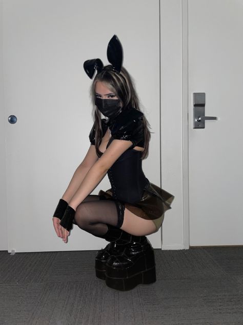 Goth Costume Ideas, Playboy Bunny Outfits, Playboy Bunny Costume, Goth Costume, Bunny Cosplay, Rave Fits, Hot Costume, Pretty Halloween Costumes, Dyed Red Hair