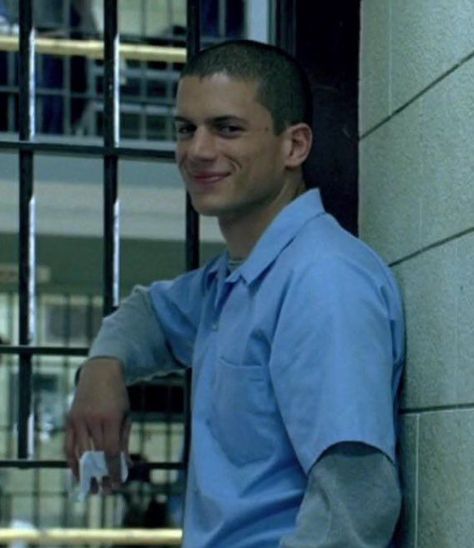 Michael Scofield, Prison Break, A Man, Twitter, Wall