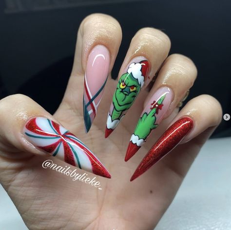 Steal the Show with These 50 Grinch Nail Designs - Ideas and Inspiration! Grinch Nail Designs, Nails Navidad, Grinch Nails, Character Nails, Nail Therapy, Summer Gel Nails, Holiday Glam, Glam Nails, Green Hues