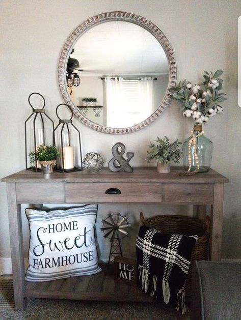 Sofa Table Decor, Entry Table Decor, Entryway Table Decor, Entry Decor, Small Living Room Ideas, Casa Country, Foyer Decor, Casa Vintage, Home Entrance Decor