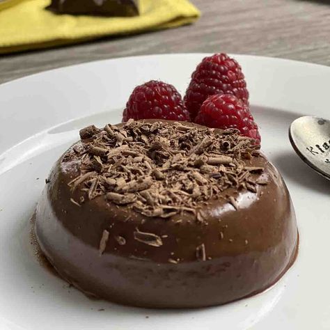 Chocolate Bavarian Cream or bavarois Chocolate Bavarian Cream, Home Made Pudding, Bavarian Cream Filling, Bavarian Cream, Chocolate Creme, French Dessert, Creamy Desserts, Triple Chocolate, Party Foods