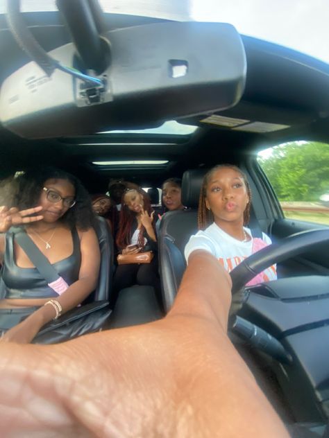 Where To Go With Friends, Friends Black Women, Trip Out, Car Ride With Friends, Road Trip Aesthetic Friends Black, Fun With Friends Aesthetic Black, Black Friends Traveling, Roadtrip Friends, Black Friend Group Aesthetic