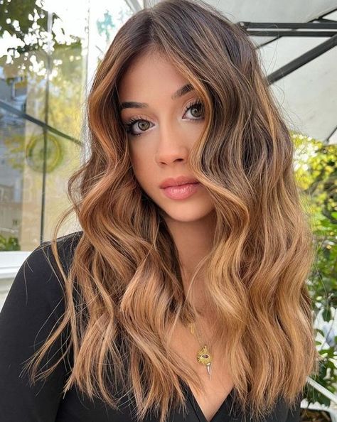 19 Gorgeous Fall Hair Color Ideas for Brunettes in 2023: Embrace the Season with Style Winter 2023 Hair Color Trends, Toffee Balayage, Best Balayage, Winter Hair Color Trends, Blonde Shades, Winter Hair Colors, Casual Hair, Thanksgiving 2023, Long Bobs