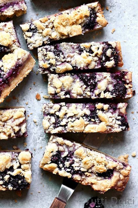 Blackberry Pie Bars | blackberry crumb bars | crumb bars | crumb bars recipes Blackberry Pie Bars, Dessert Hacks, Crumb Bars, Blackberry Pie, Blackberry Recipes, Shortbread Bars, Pie Bars, Gateaux Cake, Pie Bar