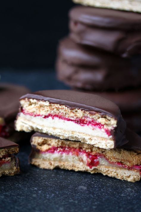 Vegan Gluten-free Wagon Wheels - UK Health Blog - Nadia's Healthy Kitchen Wagon Wheels Recipe, Homemade Wagon Wheels, British Pastries, Baking Biscuits, Baking Challenge, Moon Pie, Moon Pies, Wagon Wheels, Clean Baking