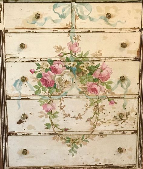 High Boy Dresser, Flea Market Decorating, Romantic Shabby Chic, Romantic Home Decor, French Home Decor, Vintage Dressers, Romantic Homes, Painted Boxes, Shabby Chic Homes