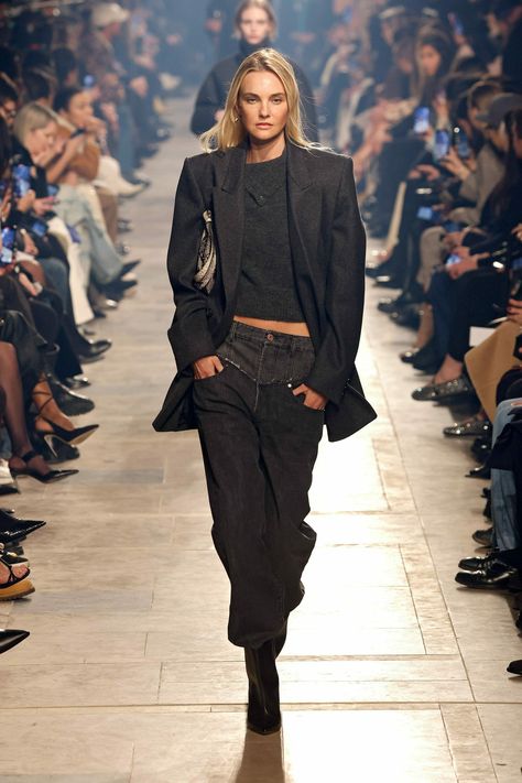 Isabel Marant Fashion show, Runway, Ready To Wear, Fall Winter 2023, Paris Fashion Week, Runway Look Isabel Marant Runway 2000s, Isabel Marant Winter Outfit, Isabel Marant Fall Winter 2024, Isabel Marant Style Outfits, Isabel Marant Campaign, Isabel Marant Street Style, Isabel Marant Outfit, School Fashion Show, Isabel Marant Runway