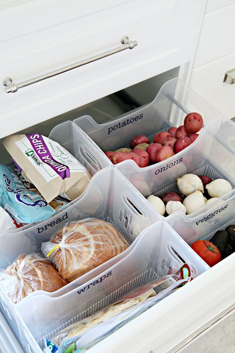 17 Clever & Practical Storage Ideas for Your Kitchen Pantry Drawers, House Organization, Organized Kitchen, Kitchen Drawer Organization, Kitchen Drawer, Simple Budget, Organize Drawers, Smart Kitchen, Kitchen Decorating