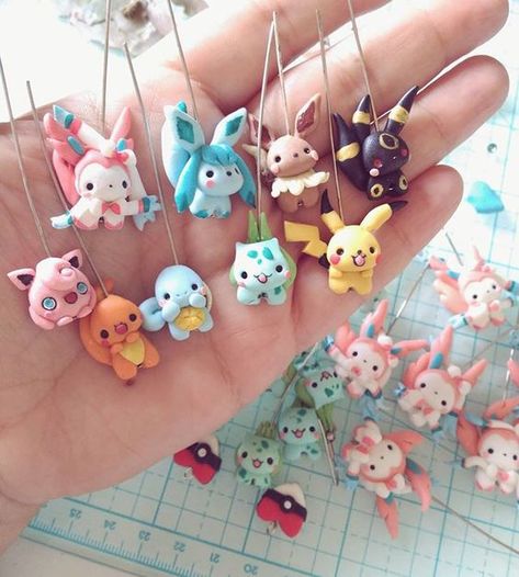 These are actually very cute!! Polymer Clay Pokemon, Pokemon Espeon, Geek Earrings, Clay Pokemon, Polymer Clay Kunst, Fimo Kawaii, Crea Fimo, Diy Fimo, Gameboy Games