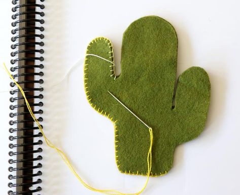 Cactus Pin Cushion, Pin Cushion Pattern, Paper Pin, Felt Keychain, Cactus Embroidery, Pin Cushions Patterns, Cactus Diy, Felt Pattern, Felt Patterns