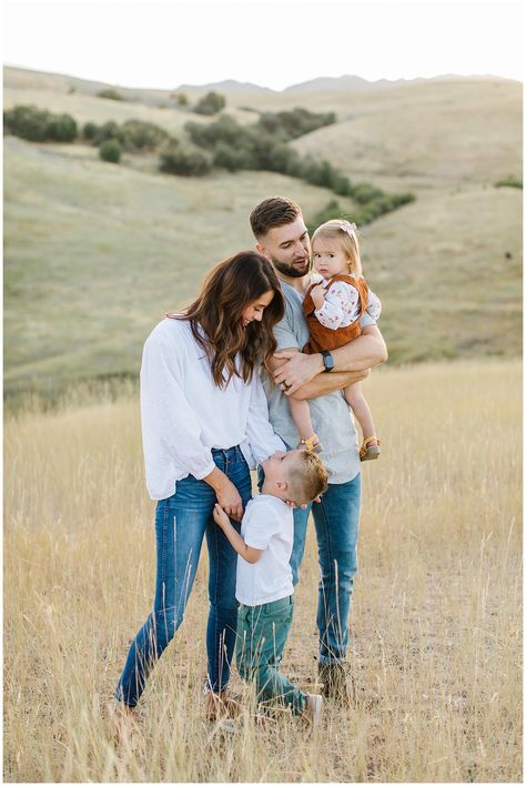 Family Photos At Farm, Family Photography Outfits Summer, Family Photos In Jeans, Fall Family Photo Outfits Outdoor Casual, Utah Family Photos, Fall Family Pictures Outfits Jeans, Family Pictures Jeans, Family Photos Jeans, Family Photos Mountains