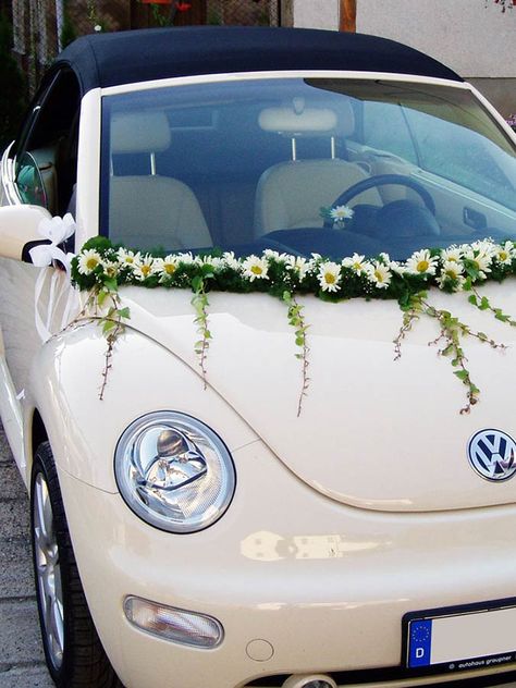 Cars Wedding Decoration, Car Flowers Decoration, Car Decor For Wedding, Bridal Car Flowers, Groom Car Decoration, Wedding Car Decorations Ideas Simple, Wedding Car Flowers, Just Married Car Decorations Diy, Car Flower Decoration