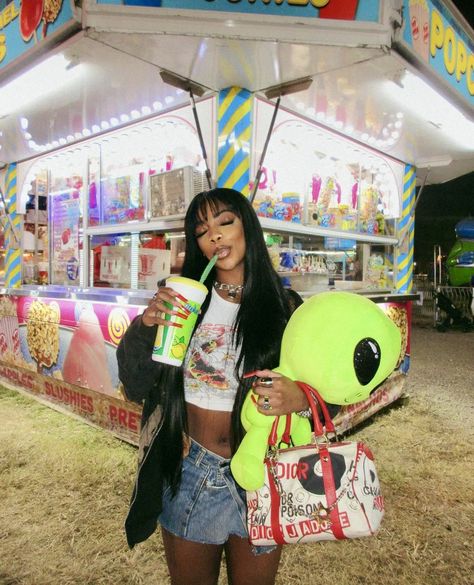 Dearra Taylor Outfits, De'arra Outfits, Carnival Photo Shoots, Gods Child, Dearra Taylor, Fair Carnival, Fair Pictures, Spiritual Care, Taylor Outfits