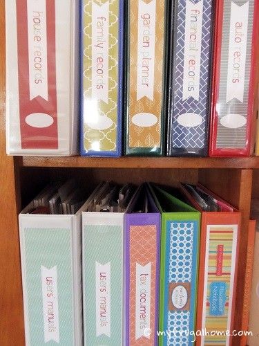 Customize Your Own Binders Organize Binders On Shelf, Recipe Organization Ideas, Binder Decoration Ideas, Garden Binder, Binder System, Home Organization Binders, Organization Binder, Binder Ideas, Family Binder