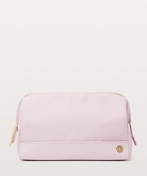 Lulu Girl, Dr Makeup, Bags Lululemon, Bags Wishlist, Makeup Bag Black, School Wishlist, Dads Room, Dream Items, Lululemon Bags