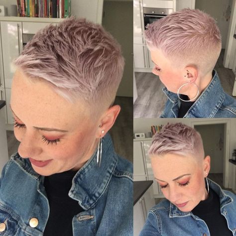 Women’s Fade Buzzcut, Women Buzzcut Style, Shaved Pixie Haircut, Blonde Hair Texture, Super Short Pixie Cuts, Pastel Pixie, Cropped Hair, Shaved Pixie, Pixie Haircuts For Women