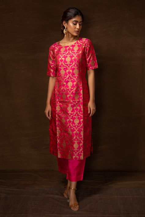 Shop for these amazing collections of Pink Banarasi Silk Floral Round Pattern Half Sleeve Kurta And Pant Set For Women by Pinki Sinha online at Aza Fashions. Benaras Silk Kurti Designs, Banarasi Silk Kurti Designs, Banaras Tops Design, Banaras Dress Designs Latest, Banaras Chudidar Designs, Banarasi Top Designs, Pattu Suits For Women, Banarasi Silk Suits Design, Kurti With Plazo Style