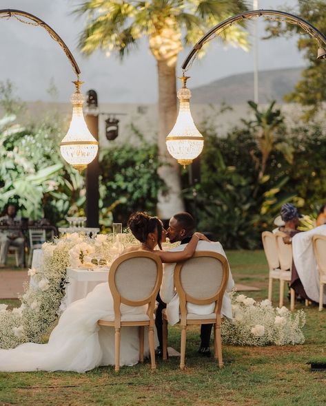 Wedding vibes: When Burundi meets Nigeria 🇧🇮🇳🇬 📷: @bellasabo_ @stxphxny @yvonnevictoria Photographer: @dejilawalphotography Couple Drip, Bridgerton Vibes, Bella Wedding, Lowcountry Wedding, Private Wedding, Outdoor Wedding Photos, Future Wedding Plans, Car Ideas, Prayer Board