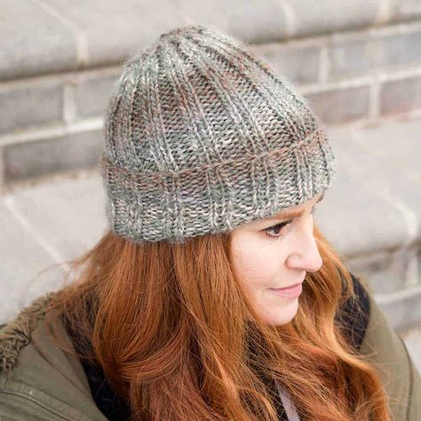 Flat Knit Hat Free Knitting Pattern- perfect for beginners! - Knit Hats Free Pattern Ladies, Knit Flat Hat Free Pattern, Flat Knit Hat, Mens Hat Knitting Pattern, Christmas Knits, Pom Hats, Easy Knit Hat, Knitted Leggings, Bunny Knitting Pattern