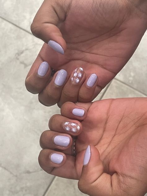 Cute Lavender Nails With Flowers, Nails Lavender Flower, Lavender Nails With Daisies, Lilac Nails Acrylic Lavender With Flowers, Lavender Flower Nails, Lavender Gel Nails, Cute Lavender Nails, Lavender Nails With Design, Lilac Flower Nail Art