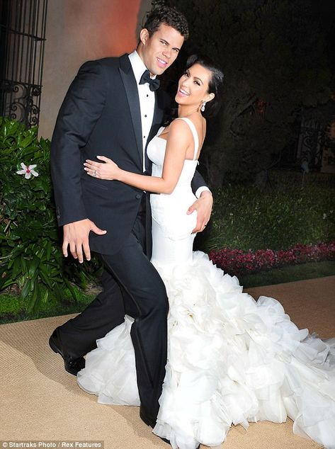 Kim Kardashian Wedding Dress Kris, Kim K Wedding, Kardashian Wedding Dress, Kim Kardashian Kris Humphries, Kim Kardashian Wedding Dress, Wedding Reception Hairstyles, Wedding Dresses Zuhair Murad, Kris Humphries, Kim Kardashian Wedding