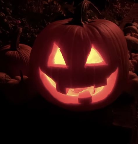 Carving Jack O Lanterns, Pumpkin Carving Ideas Classic, Jack O Lantern Photography, Jackolantern Aesthetic, Jack I Lantern, Jack O Lantern Aesthetic, Jack A Lantern, Pumpkin Reference, Classic Jack O Lantern