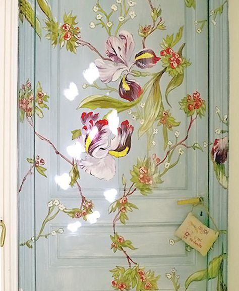 Beautiful handpainted door  via designsponge.guestroomdoor by coco+kelley on Flickr. Door Artwork, Bedroom Door Decorations, Brighter Bedroom, When One Door Closes, Hur Man Målar, Open Door, Bedroom Doors, Hand Painted Furniture, Design Sponge