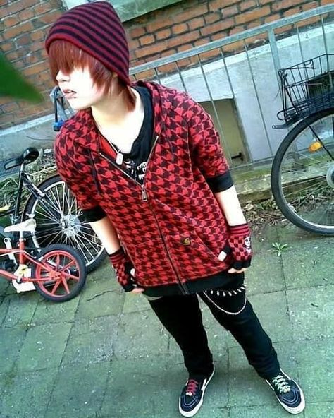 2000s Emo Male Fashion, Scenecore Outfit Boy, Emo Outfits For Guys 2000s, Scene Boy Outfits 2000s, Emo Outfits 2000s Men, Scene Boy Aesthetic, Masculine Scene Outfits, Scenemo Outfits Masc, Scene Guy Outfits