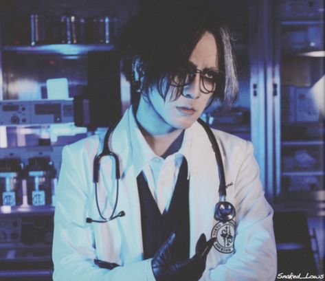 Scientist Oc Art, Ruki The Gazette, Evil Doctor, Victor Frankenstein, Doctor Outfit, Walk Together, The Gazette, Body Poses, Mad Scientist