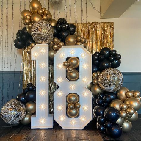 Male 18th Birthday Party Ideas, 18th Birthday Decorations, Black And Gold Balloons, Celebration Balloons, 50th Birthday Decorations, 18th Birthday Party, Balloon Backdrop, Balloon Wall, Number Balloons