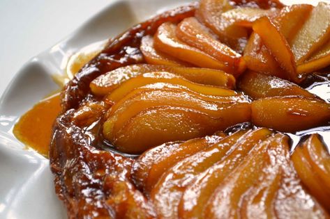 Pear Tarte, Pear Tarte Tatin, Tarte Tartin, Pear Dessert Recipes, Tarte Tatin Recipe, Pear Dessert, The Great British Bake Off, Pear Tart, Pear Recipes