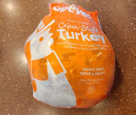 Popeyes Cajun Turkey Recipe, Cajun Turkey Recipe, Thanksgiving Hacks, Cajun Turkey, Turkey Gravy Recipe, Popeyes Chicken, Friendsgiving Dinner, Turkey Gravy, Turkey Recipe