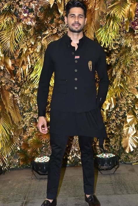 Who Wore What at Armaan Jain and Anissa Malhotra's Sangeet at The St. Regis Mumbai - WeddingSutra Blog Sangeet Outfit For Men, Wedding Party Reception, India Fashion Men, Indian Wedding Clothes For Men, Nehru Jacket For Men, Sherwani For Men Wedding, Wedding Kurta For Men, Groom Dress Men, Indian Groom Wear