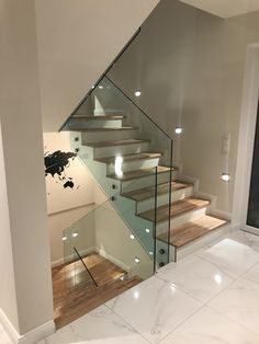 Glass Fence Stairs, Glass Staircase Railing Modern, Stairs Japandi, Railing Stainless Steel, Staircase Design Modern, Glass Fence, Modern Basement, Glass Stairs, Glass Staircase